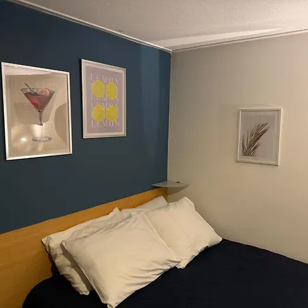 Peaceful On A Houseboat In The Centre