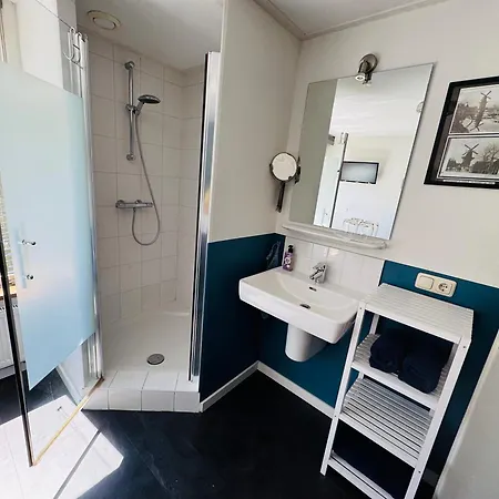 Peaceful On A Houseboat In The Centre